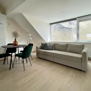 Appartement Charming Duplex On The Canal, Bruxelles